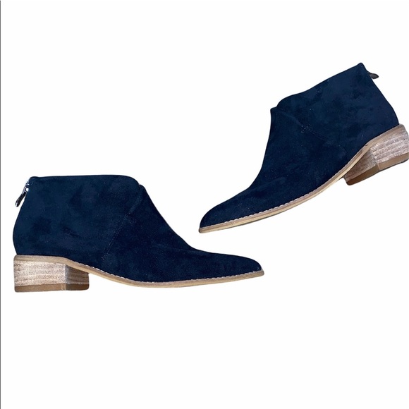 BEAST Fashion size 6 1/2 black suede style ankle booties - Picture 2 of 8